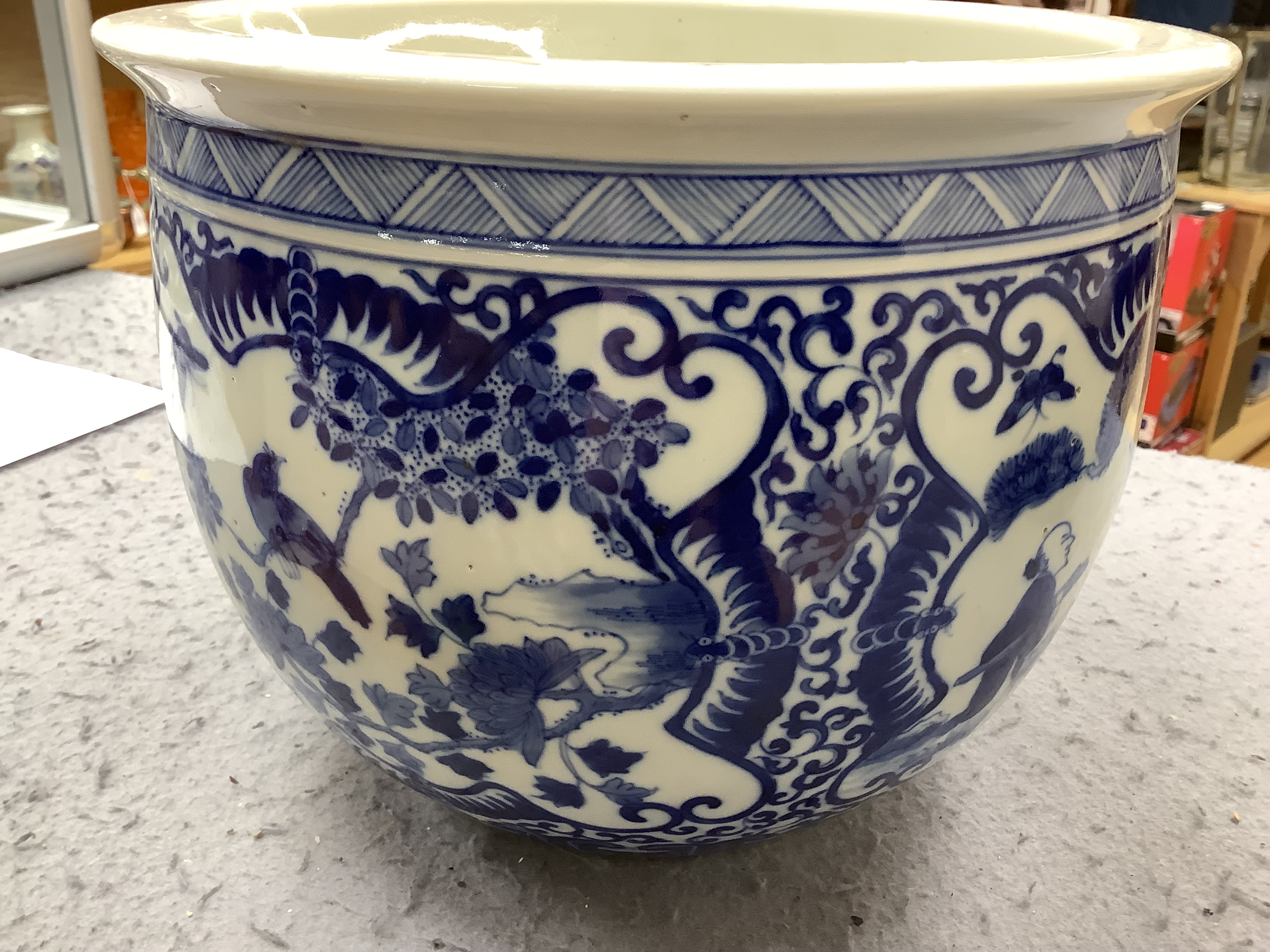 A Chinese blue and white jardiniere on stand, 24cm total height
